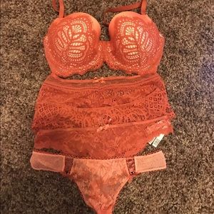 VS Dream Angels Demi Bra and Panty Bundle